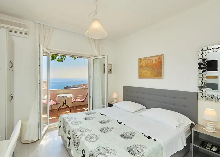 Apartment Dalmatin *